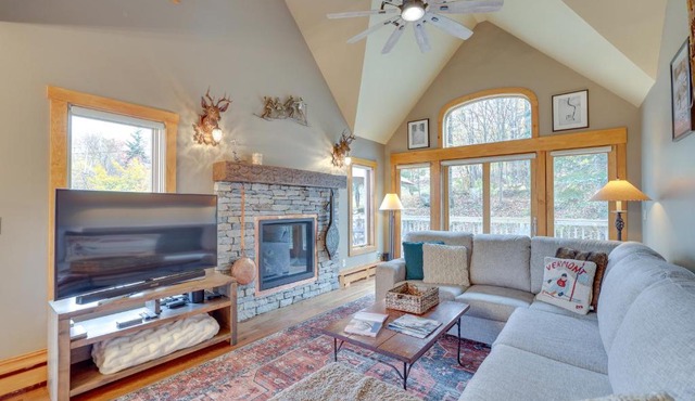 Ski-InandSki-Out with Sauna in Jay Ski Peak Resort!