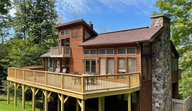 Ski Inn - 388 Brookside Road Ski Inn - Great Access to Local Hiking Trails, Hot Tub, Pet Friendly