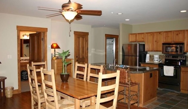 Ski Keystone! Springs 8900 2 BR/3 BA Corner condo! Steps to Kindred and Gondola!