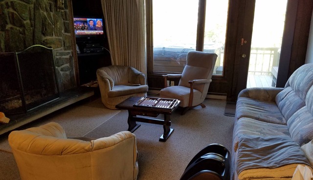 Ski-on/ski-off Pico townhouse close to Killington Resort