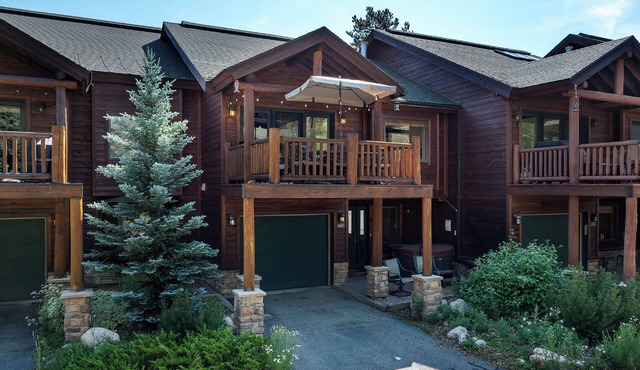 ☼ Ski Resort Views From Deck | Slopeside 202 | Private Hot Tub