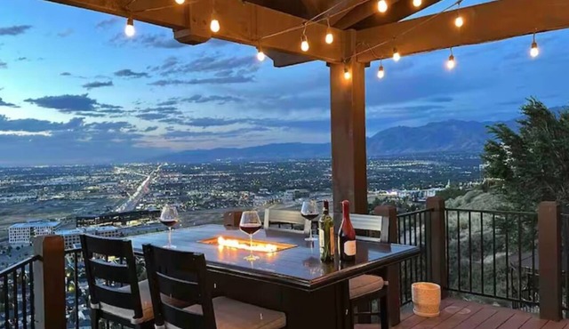 Ski Retreat with Hot Tub & 360 Views of SLC from 5bd 4ba in Draper, 100% 5 Stars
