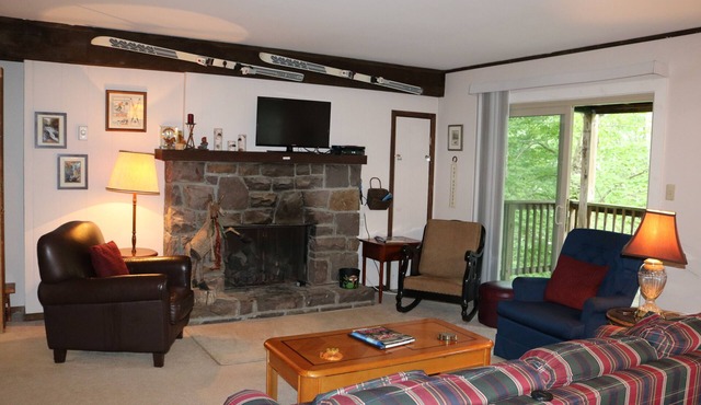 'Ski Shack' Condo w/Private Deck