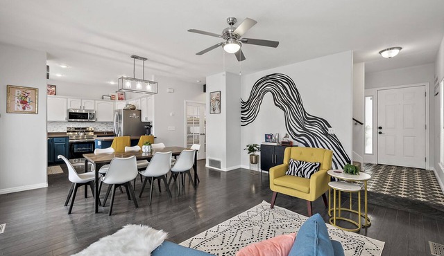 Ski, Shop & Celebrate w/Friends & Family! Stylish, Spacious, Near Mountains & DT