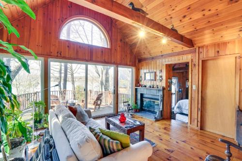 Ski, Sip and Snuggle Cozy Catskills Gem with Views!