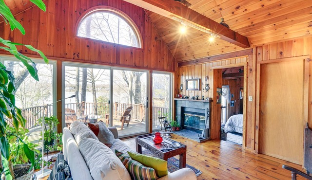 Ski, Sip & Snuggle: Cozy Catskills Gem w/Views!