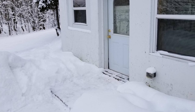 *SKI/SNOWMOBILE* ON MOUNTAIN SHORT WALK .25 MILES TO LODGE & LIFTS - BRAND NEW!