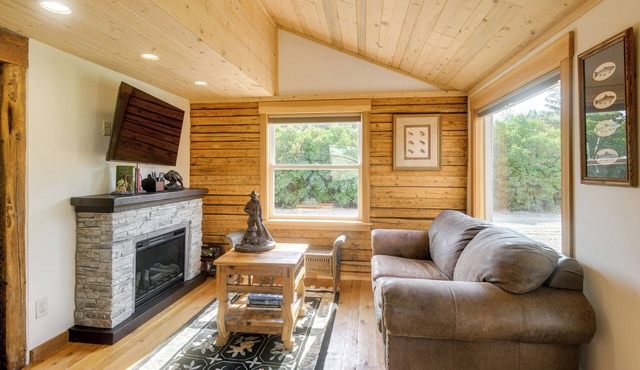 Ski & Soak: Gem 7 Mi to Kelly Canyon Ski Resort