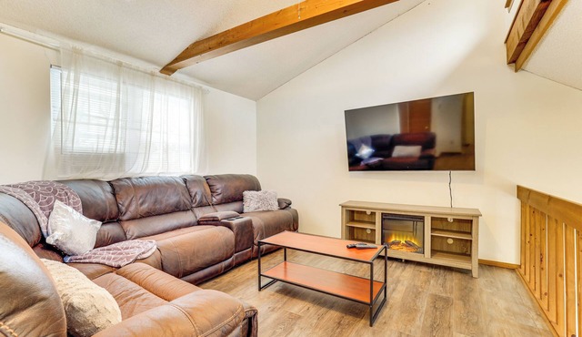 Ski, Swim & Hike! Family Home in Tobyhanna