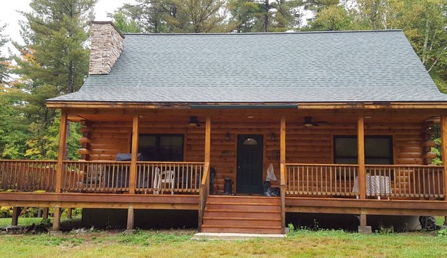 SKI TIME! ADIRONDACK LINCOLN LOG CABIN