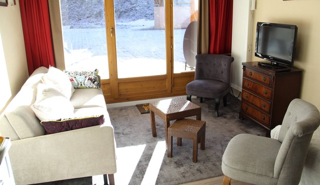 Ski-to-door apartment, Vars, Hautes Alpes