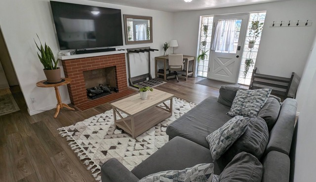 Ski trip or U of U 2-bedroom apartment in Salt Lake City with AC, WiFi