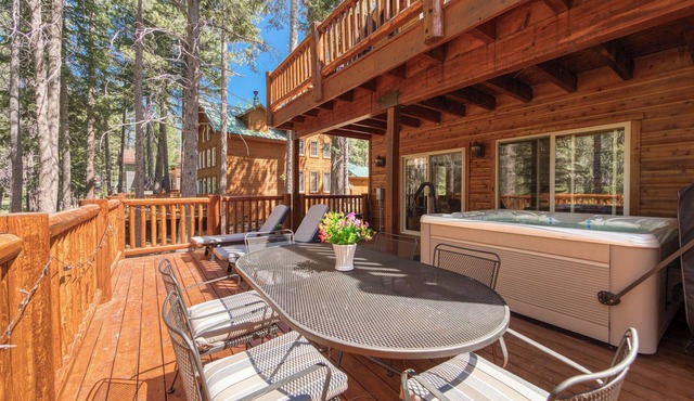 Ski View at Tahoe Donner - 4 BR -Private Hot Tub - HOA Amenities