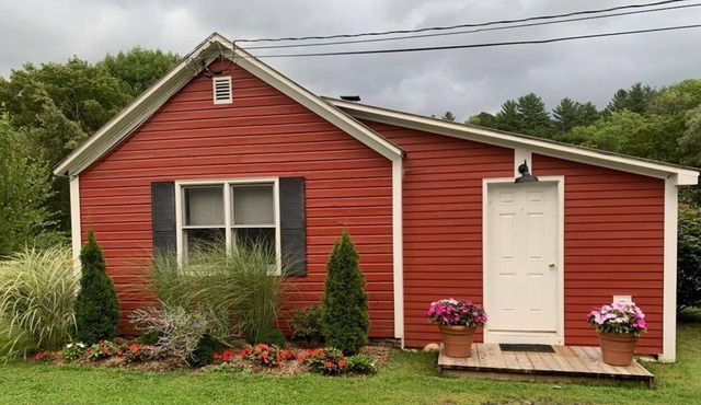 Ski weekend Getaway - Stones Throw Cottage