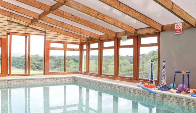 SKIBER COOMBE, family friendly, with pool in Launceston