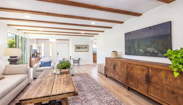 Skiers private retreat- sauna, fireplaces, hot tub