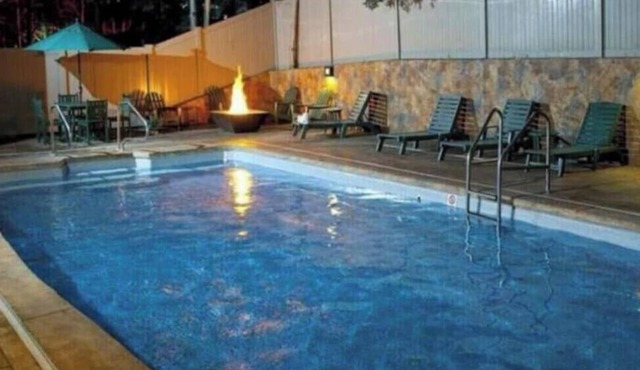 Skiing- Avon Christie Lodge & Vail and Beaver Creek, sleeps 1-4