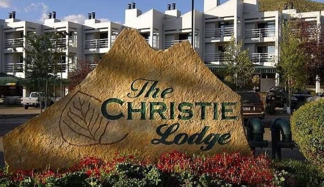 Skiing- Avon Christie Lodge & Vail and Beaver Creek, sleeps 2-4