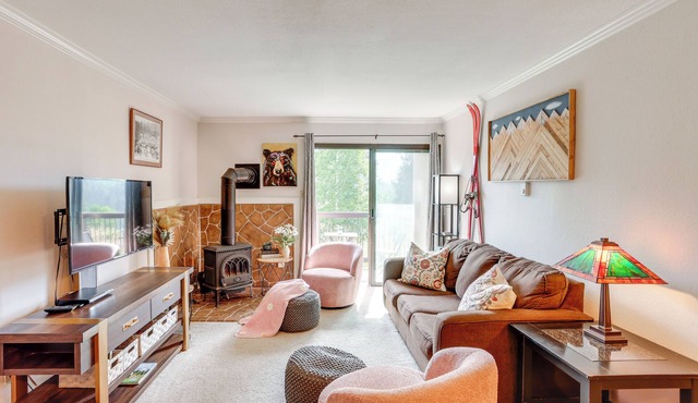 Skiing & Hiking: Mtn-View Condo in Durango!