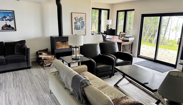 Skiing & the holiday season!nModern Lake House on the shores of Georgian Bay!
