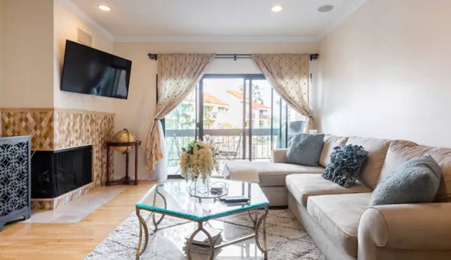 Skip the Hotel! Your Stylish Los Angeles Stay for FIFA World Cup!