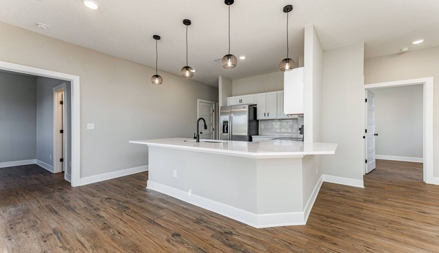Skip the hotels! Brand new construction home. Grill out on our back patio!