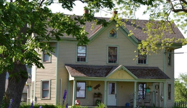 Skipper's Hideaway in Rustic Seaside Hamlet of Rumbley