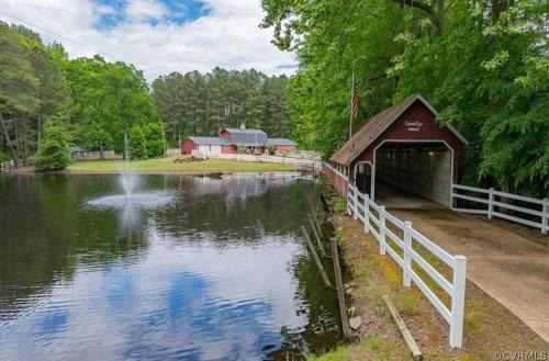 Skippers VA Lakefront 3BR | Dock + Firepit