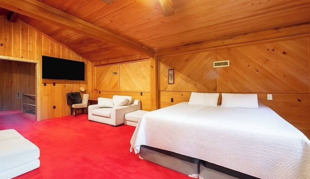 Skippers VA Lakefront 3BR | Dock + Firepit