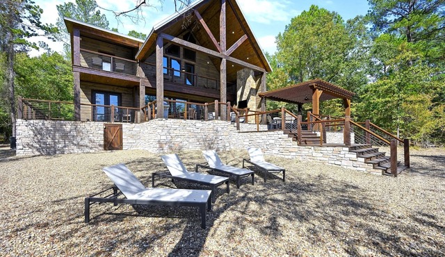 Skippin`Rocks|Pond view|Sleeps 18|Multiple Decks