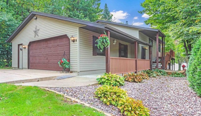 Skipping Rock Retreat, Mosinee WInCompletely updated lakefront get-away.