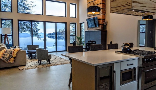 Skipping Stone Lake House, Skipping Stone Lake House