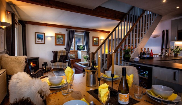SKIVILLAROGER - LES ARCS CHALET - 4 BEDROOMS W/HOT TUB - 5 MINS FROM SKI LIFT