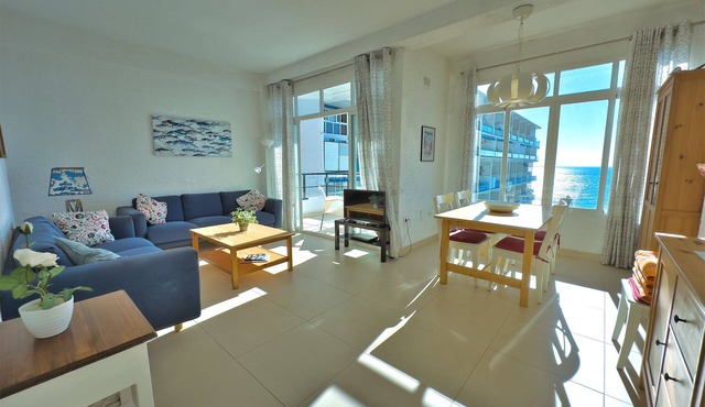 Skol 933 - Fantastic 2-Bedroom Apartment with 9th Floor Sea Views