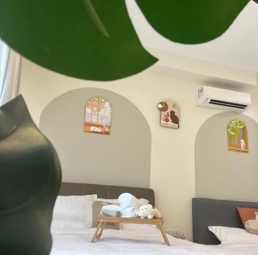 SKS 1-4 Pax, CIQ, Netflix