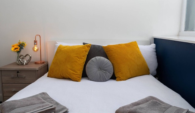 Sky 1 Apartment with City View