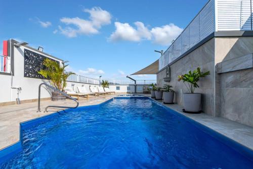 Sky and Peak - Adjacent Units in Central Cairns