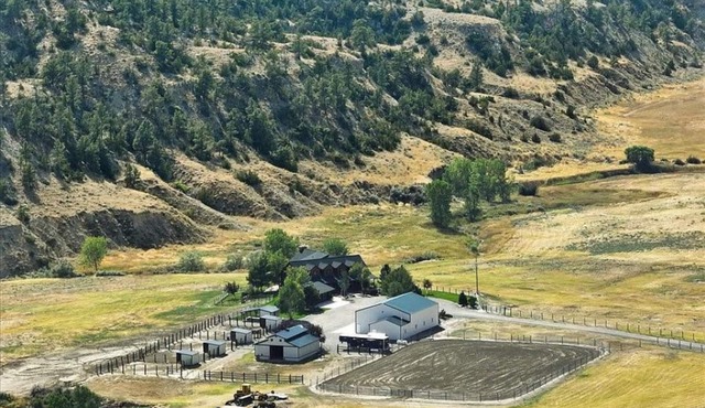 Sky Creek Ranch Montana Lodge Housen