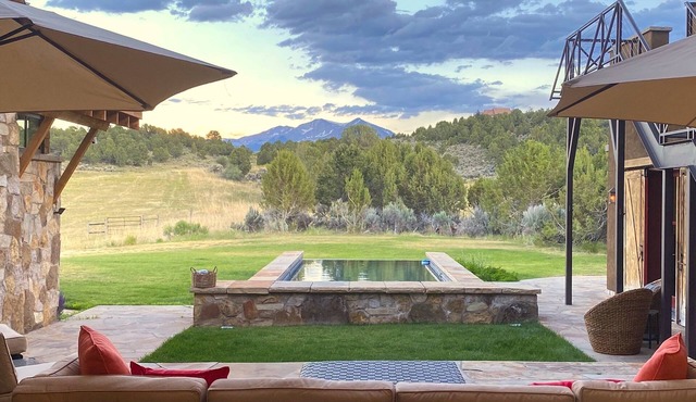 Sky Door Ranch: 35 acres, 8,278 square feet, small infinity pool, and views!