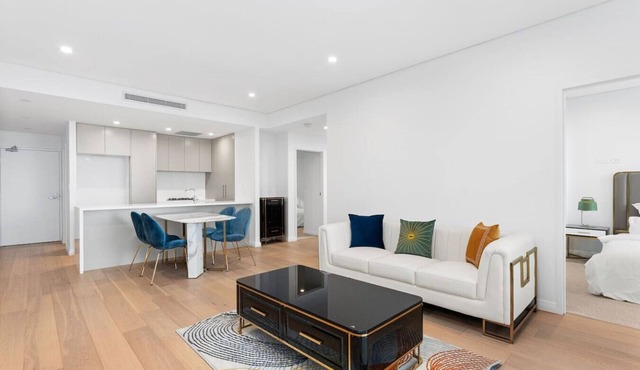 Sky Gardens Unit with City and River Views