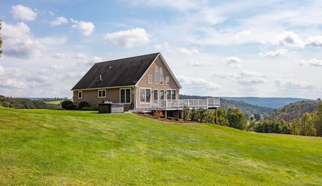 Sky High Chalet! Gorgeous home on 10+ acres with hot tub, 2 minutes to Wellsboro