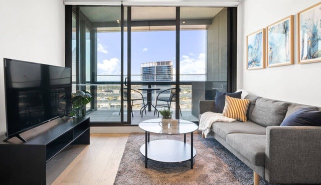 Sky-High Docklands | Waterfront 2BR w/Gym & Pool