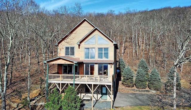 Sky High in West Jefferson, NC: Spacious 4BR cabin for 10 with stunning mountain views.