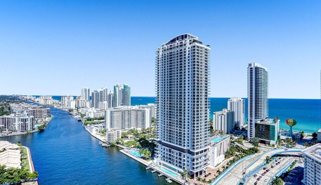 Sky High Ocean View 4 BDR Condo Pool Beach Service 3002
