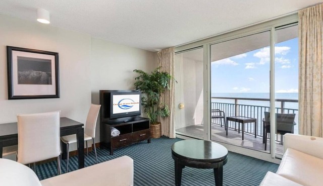 Sky-High Oceanfront Retreat – 21st-Floor Penthouse
