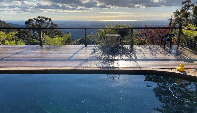 Sky High Paradise- city and sunset views of Melbourne