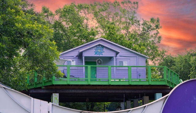 Sky-High Treehouse - East Austin