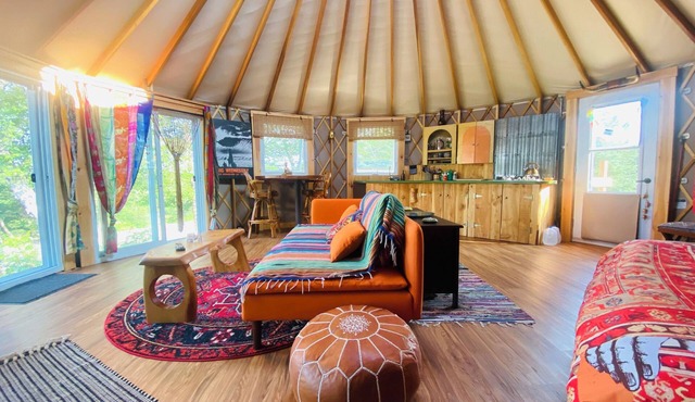 Sky high yurt with amazing view of the river