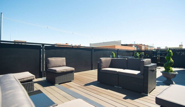 Sky Lofts & Bar offers five sleeping rooms that are adjacent to a public bar