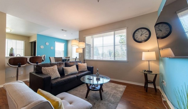 Sky Luxury 2BDRM Suite | Deluxe Living Cali